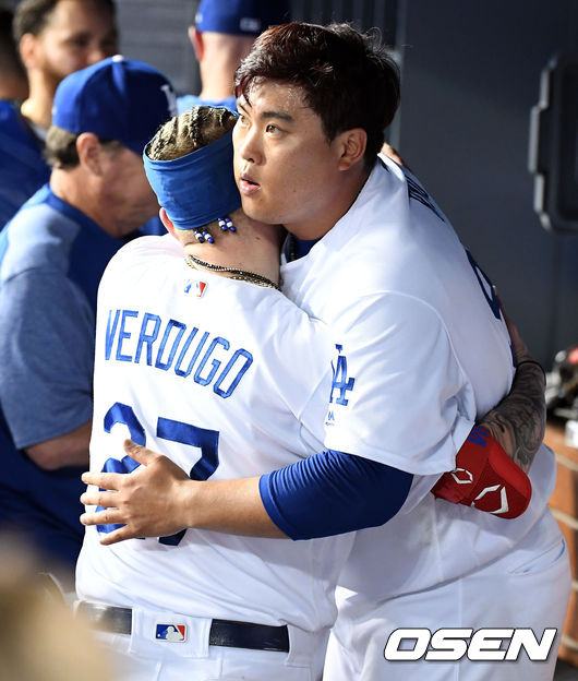 [OSEN=로스앤젤레스(미 캘리포니아주), 지형준 기자]7회초 세 타자를 모두 삼진으로 처리하며 경기를 마친 류현진이 환한 표정을 짓고 있다. /jpnews@osen.co.kr