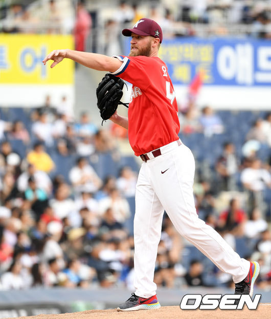 [OSEN=창원, 이대선 기자] 21일 오후 경남 창원NC파크에서 ‘프로야구 2019 MY CAR KBO 올스타전’이 열렸다.퍼펙트피처 예선에 참가한 나눔올스타 유키시가 투구를 하고 있다. /sunday@osen.co.kr