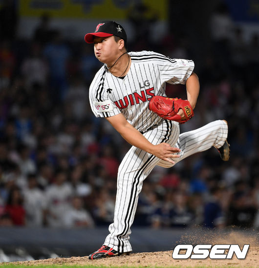 [OSEN=창원, 이대선 기자] 21일 오후 경남 창원NC파크에서 ‘프로야구 2019 MY CAR KBO 올스타전’이 열렸다.9회초 LG 고우석이 역투하고 있다. /sunday@osen.co.kr