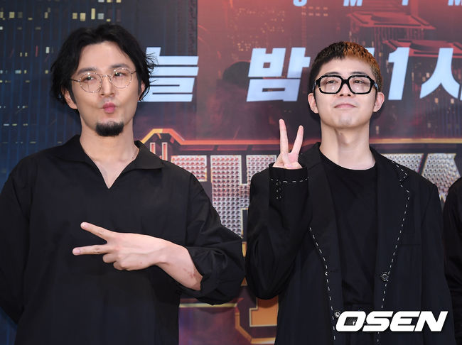 [OSEN=곽영래 기자] 26일 오전 서울 마포구 상암동 CJ ENM센터에서 Mnet '쇼미더머니8' 제작발표회가 진행됐다.  버벌진트, 기리보이가 포토타임을 갖고 있다. /youngrae@osen.co.kr