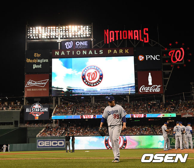 [OSEN=워싱턴 D.C.(미국), 지형준 기자] 7회 LA 류현진이 마운드를 내려가고 있다. /jpnews@osen.co.kr