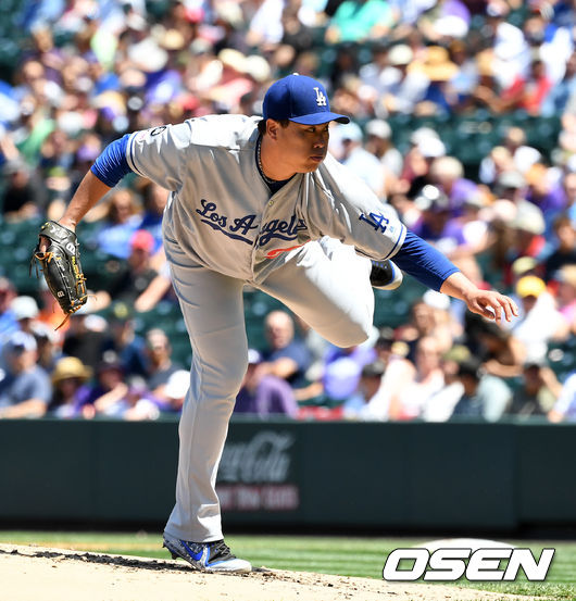 [OSEN=덴버(미국 콜로라도주), 지형준 기자]2회말 다저스 류현진이 역투하고 있다./jpnews@osen.co.kr