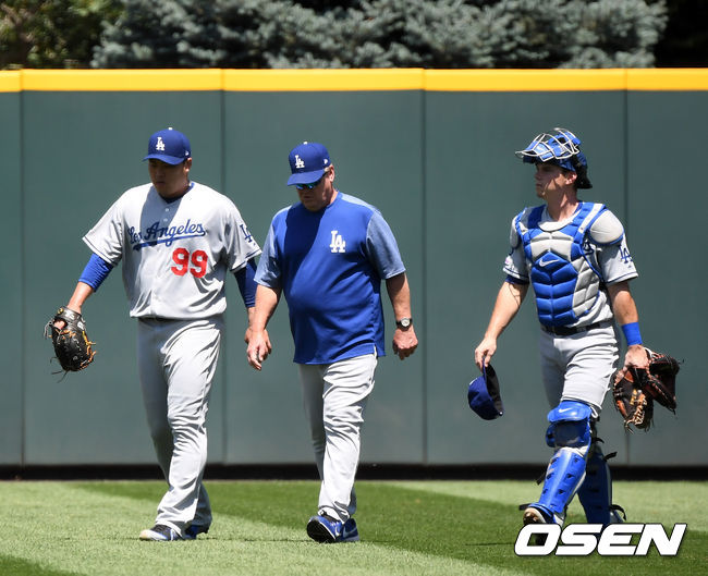 [OSEN=덴버(미국 콜로라도주), 지형준 기자]경기에 앞서 다저스 류현진이 불펜에서 몸을 풀고 더그아웃으로 향하고 있다./jpnews@osen.co.kr