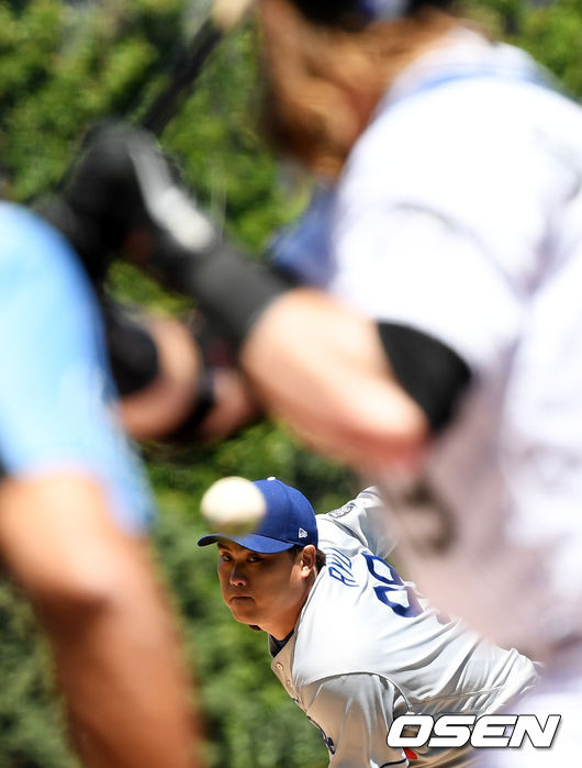 [OSEN=덴버(미국 콜로라도주), 지형준 기자]1회말 무사에서 다저스 류현진이 콜로라도 블랙몬을 상대하고 있다. 블랙몬은 2루땅볼 아웃./jpnews@osen.co.kr