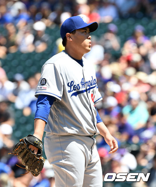 [OSEN=덴버(미국 콜로라도주), 지형준 기자]2회말 다저스 류현진이 투구에 앞서 숨을 고르고 있다./jpnews@osen.co.kr