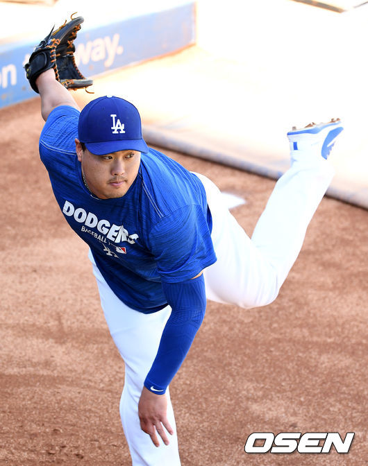 [OSEN=로스앤젤레스(미 캘리포니아주), 지형준 기자]류현진은 부상자 명단에 10일간 등재됐다가 12일부터 경기에 출장이 가능하다. 로버츠 감독은 이날 경기 전 취재진 인터뷰에서 12일 애리조나전에 선발로 등판한다고 밝혔다. /jpnews@osen.co.kr