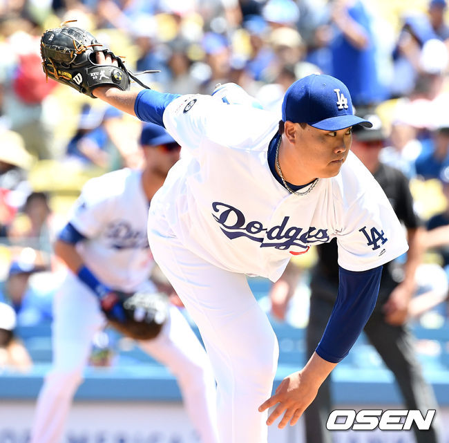 [OSEN=로스앤젤레스(미 캘리포니아주), 지형준 기자]다저스 선발 류현진이 힘차게 공을 뿌리고 있다. /jpnews@osen.co.kr