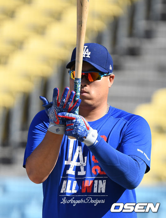 [OSEN=로스앤젤레스(미 캘리포니아주), 지형준 기자]경기에 앞서 다저스 류현진이 타격 훈련을 하고 있다. /jpnews@osen.co.kr