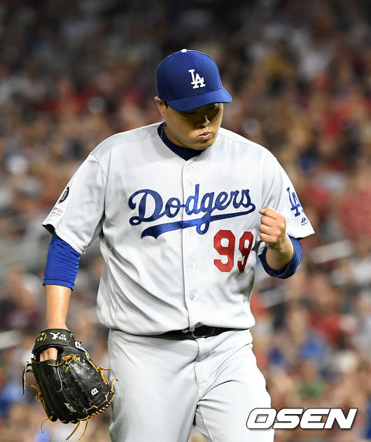 [OSEN=워싱턴 D.C.(미국), 지형준 기자]6회말 2사 1,3루에서 LA 류현진이 워싱턴 커트 스즈키를 내야땅볼로 처리하고 환호하고 있다. /jpnews@osen.co.kr