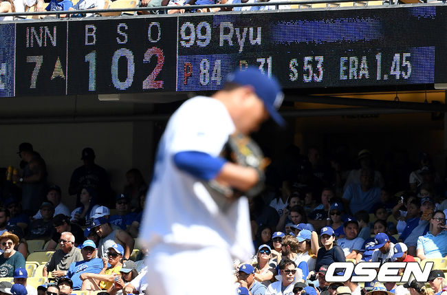 [OSEN=로스앤젤레스(미 캘리포니아주), 지형준 기자]7회초 2사 때 다저스 선발 류현진의 방어율이 전광판에 보여지고 있다. /jpnews@osen.co.kr