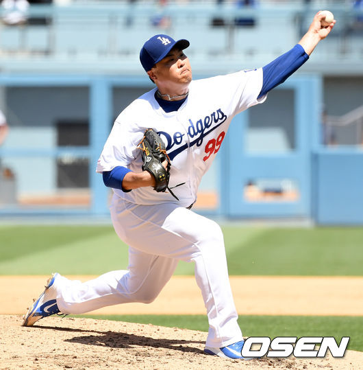 [OSEN=로스앤젤레스(미 캘리포니아주), 지형준 기자]다저스 선발 류현진이 힘차게 공을 뿌리고 있다. /jpnews@osen.co.kr
