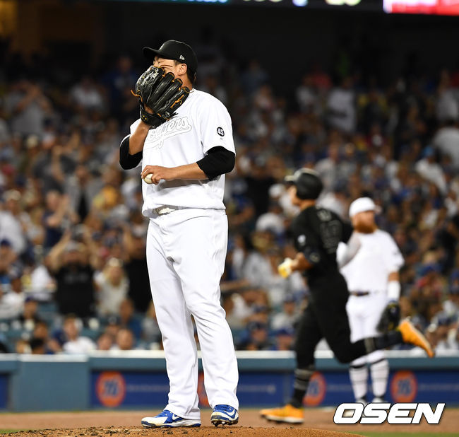 [OSEN=LA(미국 캘리포니아주), 최규한 기자]3회초 1사에서 LA 다저스 류현진이 뉴욕 양키스 애런 저지에게 좌월 솔로 홈런을 허용하고 아쉬워하고 있다. /dreamer@osen.co.kr