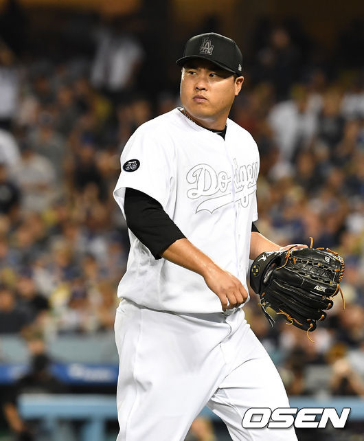 [OSEN=LA(미국 캘리포니아주), 최규한 기자]4회초 1사 2루에서 LA 다저스 류현진이 마운드를 내려가고 있다. /dreamer@osen.co.kr