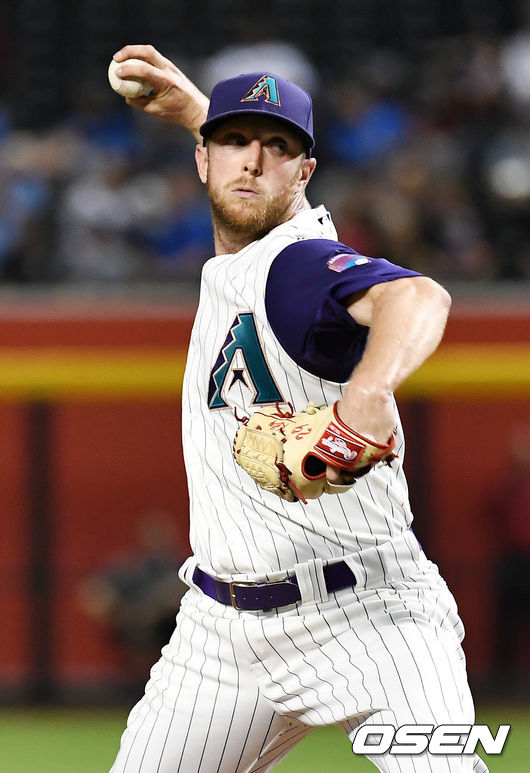 [OSEN=피닉스(미국 애리조나주), 최규한 기자]애리조나 선발 메릴 켈리가 마운드 위에서 힘차게 공을 뿌리고 있다. /dreamer@osen.co.kr