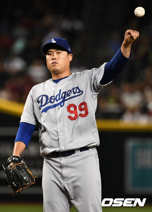 [OSEN=피닉스(미국 애리조나주), 최규한 기자]5회말 2사 주자 1,3루 애리조나 램 타석에서 LA 선발 류현진이 강판당하고 있다./dreamer@osen.co.kr