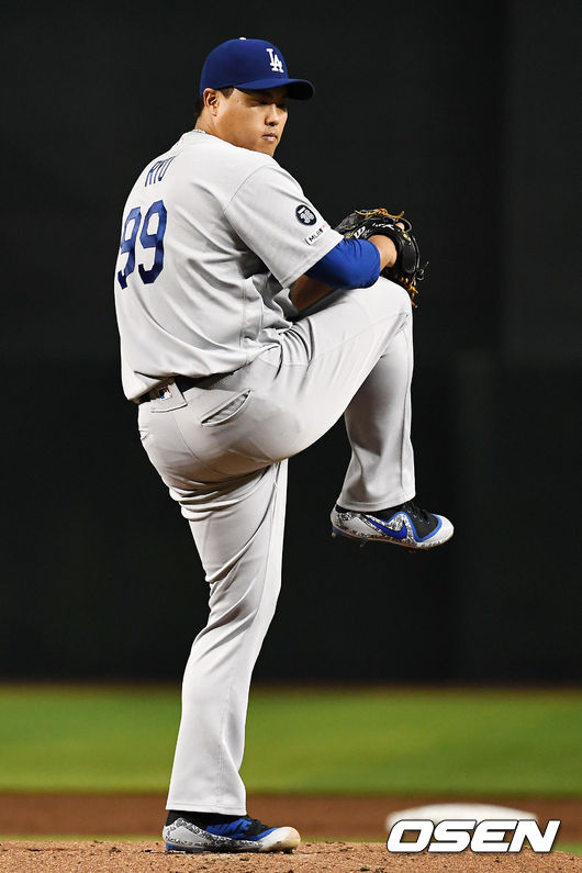 [OSEN=피닉스(미국 애리조나주), 최규한 기자]LA 선발 류현진이 힘차게 공을 뿌리고 있다./dreamer@osen.co.kr