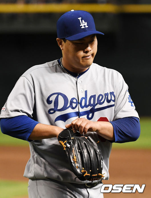 [OSEN=피닉스(미국 애리조나주), 최규한 기자]5회말 2사 주자 1,3루 애리조나 램 타석에서 LA 선발 류현진이 강판당하고 있다./dreamer@osen.co.kr