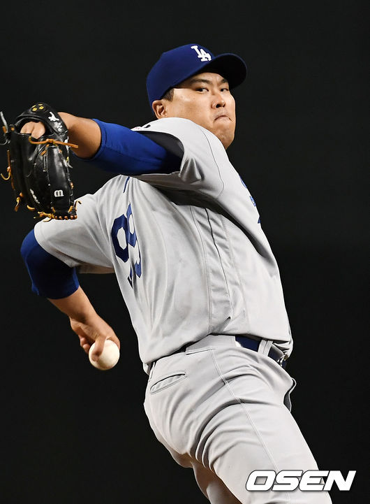 [OSEN=피닉스(미국 애리조나주), 최규한 기자]LA 선발 류현진이 힘차게 공을 뿌리고 있다./dreamer@osen.co.kr