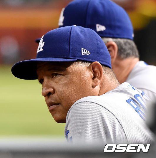 [OSEN=피닉스(미국 애리조나주), 최규한 기자]9회 다저스 데이브 로버츠 감독의 표정이 어둡다. /dreamer@osen.co.kr