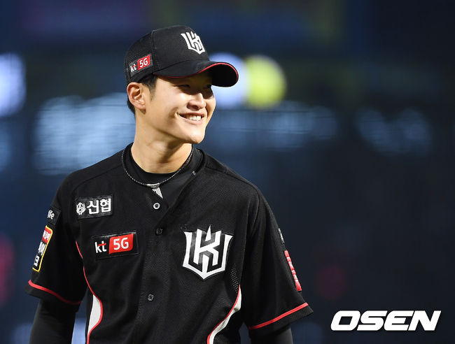 [OSEN=곽영래 기자] kt 배제성이 이닝을 마친 뒤 미소짓고 있다. /youngrae@osen.co.kr