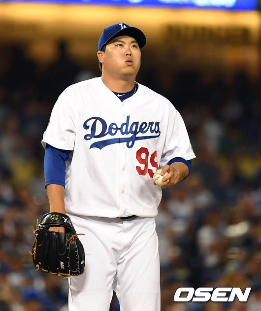 [OSEN=LA(미국 캘리포니아주), 최규한 기자]1회초 류현진이 힘차게 투구 하고 있다. /dreamer@osen.co.kr