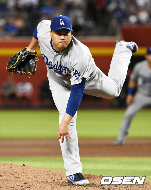 [OSEN=피닉스(미국 애리조나주), 최규한 기자]LA 선발 류현진이 힘차게 공을 뿌리고 있다./dreamer@osen.co.kr