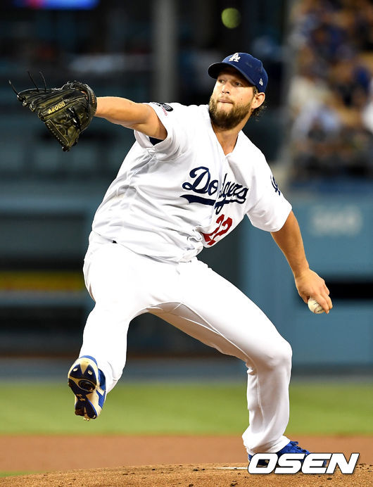 [OSEN=LA(미국 캘리포니아주), 최규한 기자]다저스 선발 커쇼가 힘차게 공을 뿌리고 있다. /dreamer@osen.co.kr