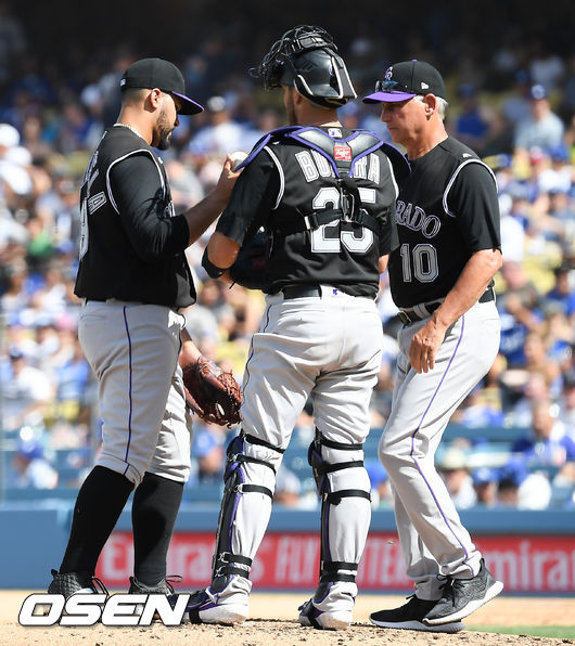 [OSEN=LA(미국 캘리포니아주),박준형 기자]5회말 무사 만루 콜로라도 센자텔라가 강판되고 있다. 센자텔라는 류현진의 솔로홈런 포함 4이닝 5실점 패전투수가 됐다. / soul1014@osen.co.kr