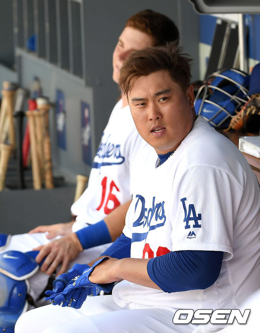 [OSEN=LA(미국 캘리포니아주),박준형 기자]5회말 선두타자로 나선 류현진이 동점 솔로 홈런을 치고 있다. / soul1014@osen.co.kr