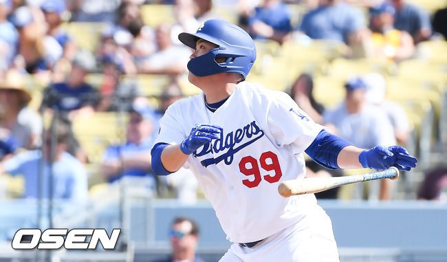 [OSEN=LA(미국 캘리포니아주),박준형 기자]5회말 다저스 선두타자 류현진이 동점 솔로홈런을 날리고 있다. / soul1014@osen.co.kr