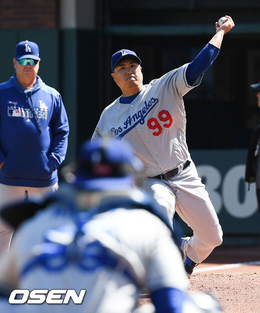 [OSEN=샌프란시스코(미국 캘리포니아주),박준형 기자]경기에 앞서 류현진이 불펜 피칭을 하고 있다. / soul1014@osen.co.kr