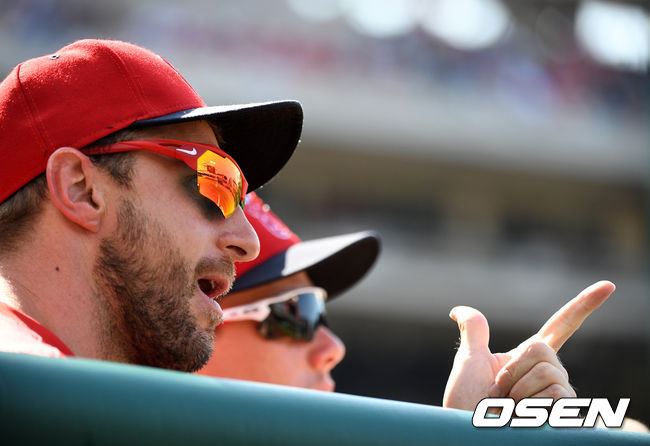 [OSEN=워싱턴 D.C.(미국), 지형준 기자]1회말 워싱턴 맥스 슈어저가 경기를 지켜보고 있다. /jpnews@osen.co.kr