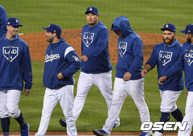 [OSEN=LA(미국 캘리포니아주),박준형 기자]경기종료 후 류현진이 그라운드를 빠져나가고 있다./ soul1014@osen.co.kr