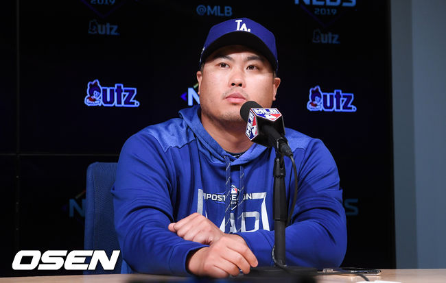 [OSEN=LA(미국 캘리포니아주),박준형 기자]경기에 앞서 3차전 선발투수 류현진이 인터뷰를 하고 있다. / soul1014@osen.co.kr