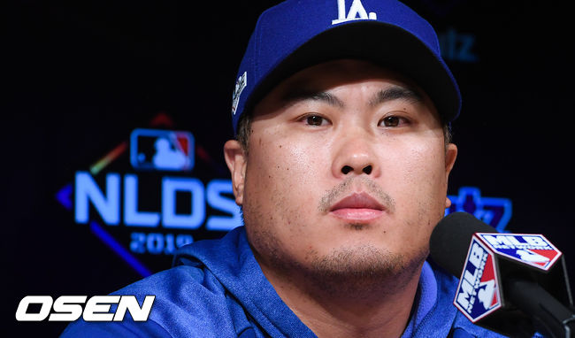[OSEN=LA(미국 캘리포니아주),박준형 기자]경기에 앞서 3차전 선발투수 류현진이 인터뷰를 하고 있다. / soul1014@osen.co.kr