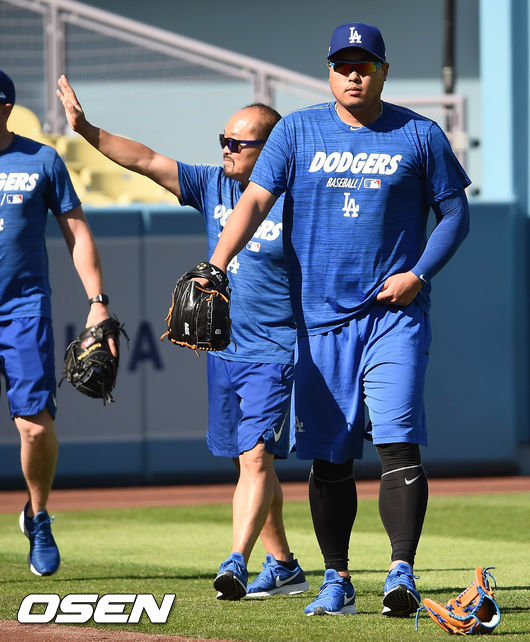 [OSEN=LA(미국 캘리포니아주), 박준형 기자] 김용일 트레이닝 코치(왼쪽)와 류현진 /soul1014@osen.co.kr