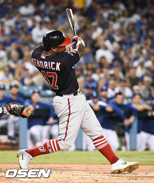 [OSEN=LA(미국 캘리포니아주),박준형 기자]1회초 1사 만루 워싱턴 켄트릭이 선취 1타점 적시타를 날리고 있다. / soul1014@osen.co.kr