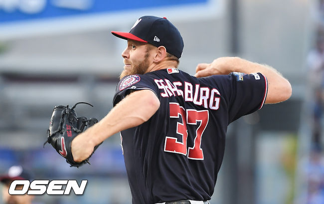 [OSEN=LA(캘리포니아주),박준형 기자]1회말 워싱턴 선발투수 스트라스버그가 역투하고 있다./ soul1014@osen.co.kr