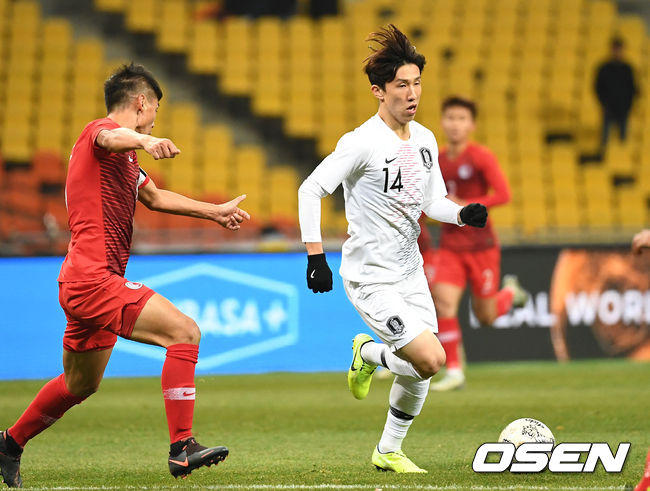 [OSEN=부산, 최규한 기자]후반 한국 이영재가 돌파를 시도하고 있다. /dreamer@osen.co.kr