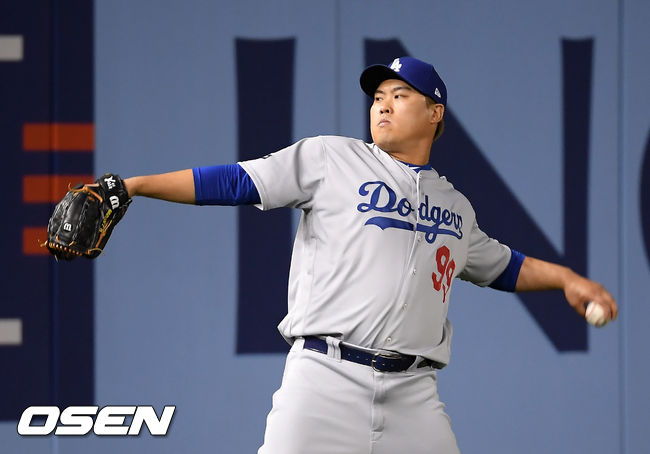 [OSEN=워싱턴 D.C.(미국), 박준형 기자] 경기에 앞서 LA 류현진이 롱토스를 하고 있다. /soul1014@osen.co.kr