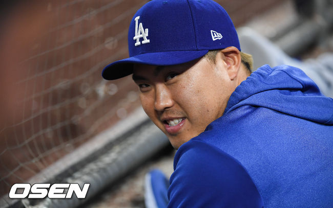 [OSEN=샌디에이고(미국 캘리포니아주),박준형 기자] 류현진이 더그아웃에서 미소 짓고 있다/ soul1014@osen.co.kr
