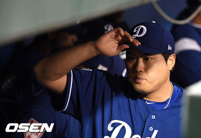 [OSEN=글렌데일(美애리조나), 지형준 기자]류현진이 더그아웃에서 경기 준비를 하고 있다./jpnews@osen.co.kr