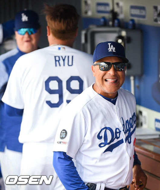 [OSEN=박준형 기자] 류현진-로버츠 감독 / soul1014@osen.co.kr