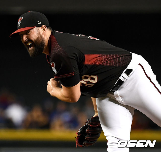 [OSEN=피닉스(미국 애리조나주), 최규한 기자]애리조나 선발 로비 레이가 힘차게 공을 뿌리고 있다. /dreamer@osen.co.kr