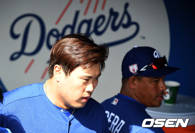 [OSEN=글렌데일(美애리조나), 지형준 기자]류현진이 더그아웃에서 등판을 준비하고 있다./jpnews@osen.co.kr