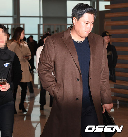 [OSEN=인천공항, 최규한 기자]류현진이 출국장으로 향하고 있다. /dreamer@osen.co.kr