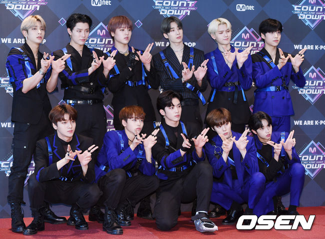 [OSEN=민경훈 기자]가수 엑스원이 엠카운트다운 포토월에서 포즈를 취하고 있다. / rumi@osen.co.kr