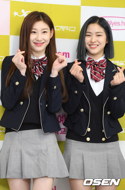 [OSEN=조은정 기자] 7일 오전 서울 송파구 한림연예예술고등학교에서 졸업식에 앞서 포토월 행사가 열렸다.가수 전소미가 포즈를 취하고 있다. /cej@osen.co.kr