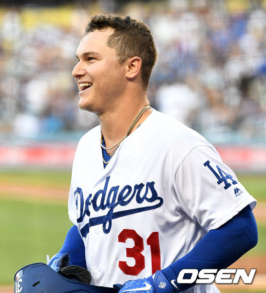 [OSEN=LA(미국 캘리포니아주), 최규한 기자]3회말 무사 1, 3루 상황 다저스 작 피더슨이 달아나는 스리런포를 날리고 홈을 밟은 뒤 기뻐하고 있다. /dreamer@osen.co.kr