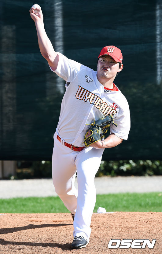 [OSEN=베로비치(미국 플로리다주),박준형 기자]하재훈이 불펜피칭을 하고 있다. / soul1014@osen.co.kr